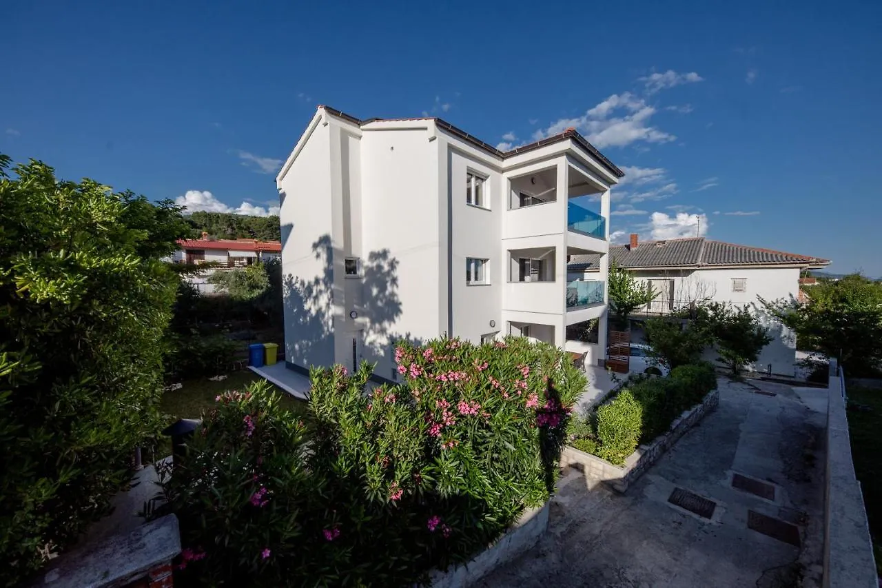 Peaceful Haven Near The Sea-Apartments Torlak Rab Banjol